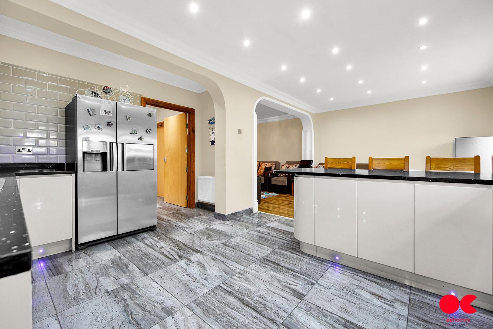 5 bed semi-detached bungalow for sale in Belmont Road, Hornchurch  - Property Image 26