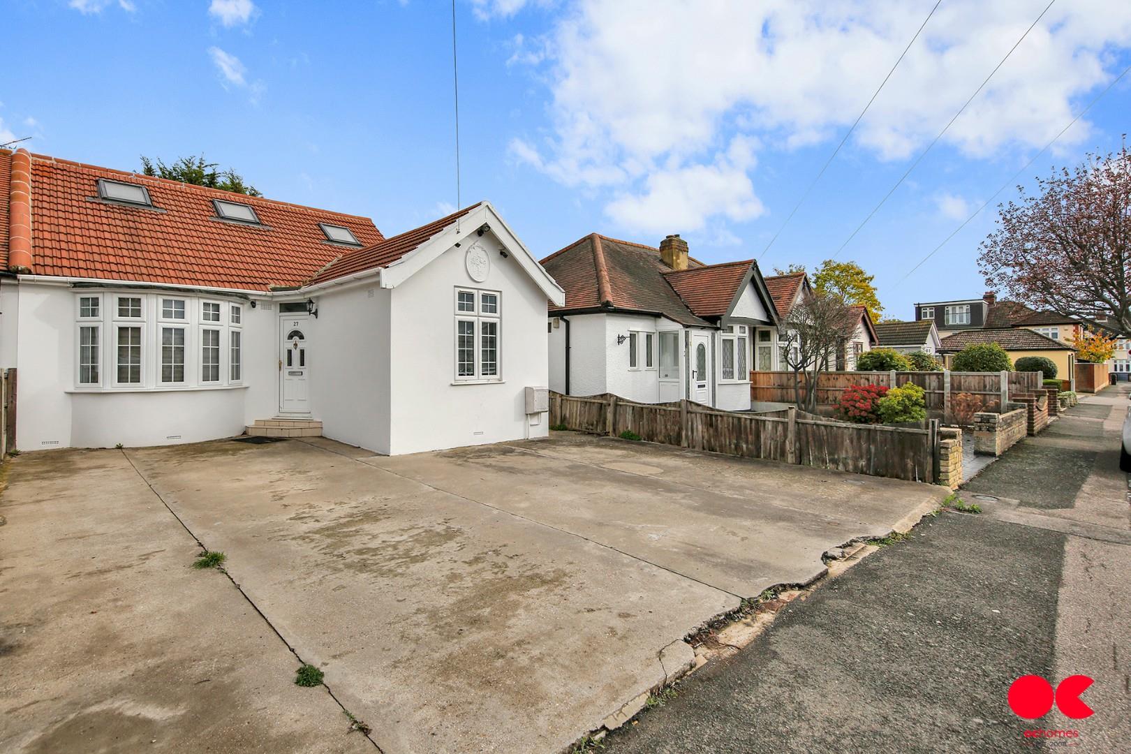 5 bed semi-detached bungalow for sale in Belmont Road, Hornchurch  - Property Image 2