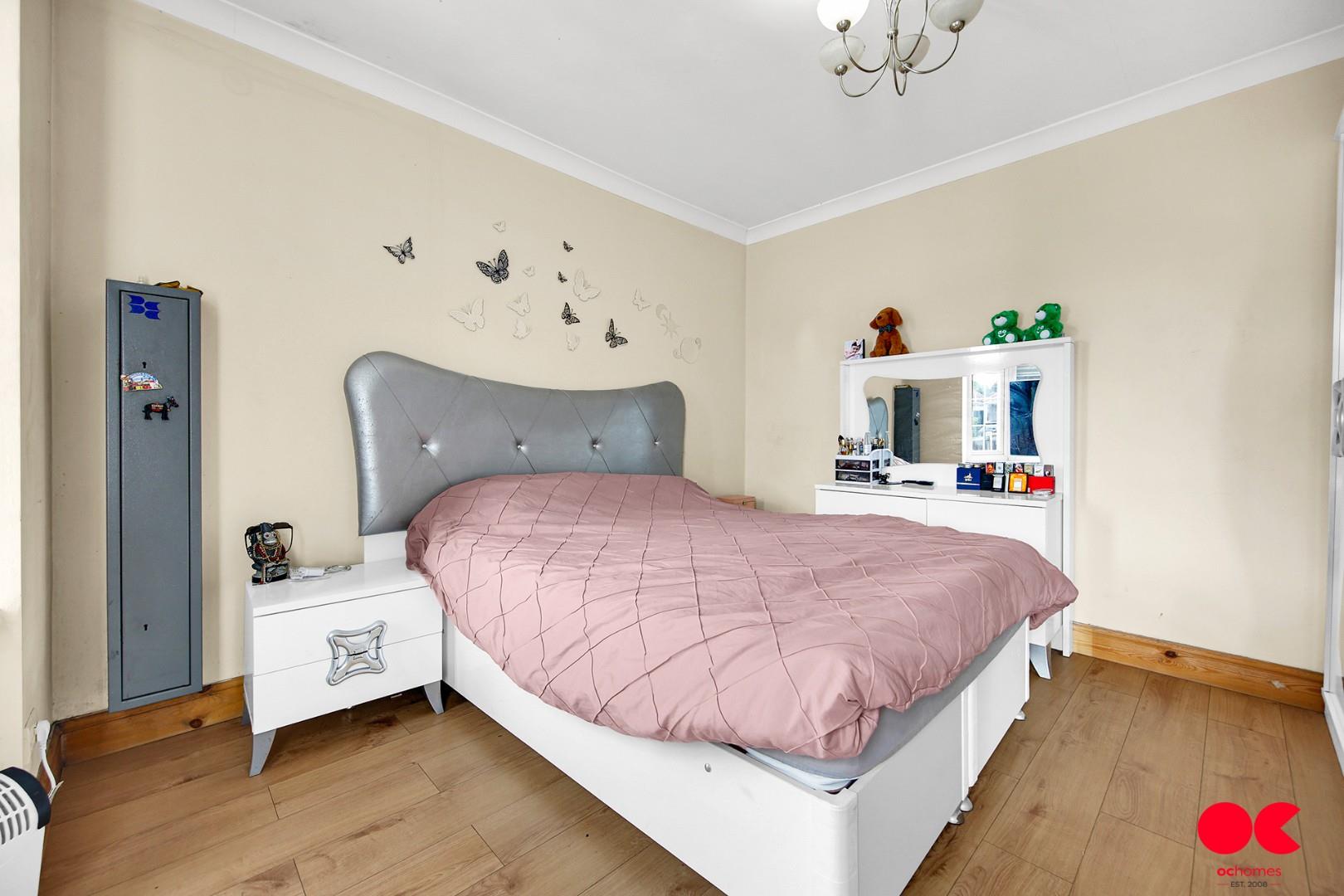 5 bed semi-detached bungalow for sale in Belmont Road, Hornchurch  - Property Image 15