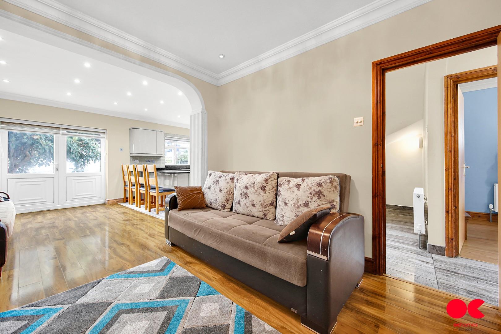 5 bed semi-detached bungalow for sale in Belmont Road, Hornchurch  - Property Image 16