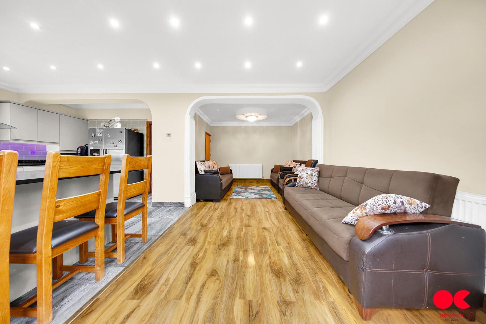 5 bed semi-detached bungalow for sale in Belmont Road, Hornchurch  - Property Image 24