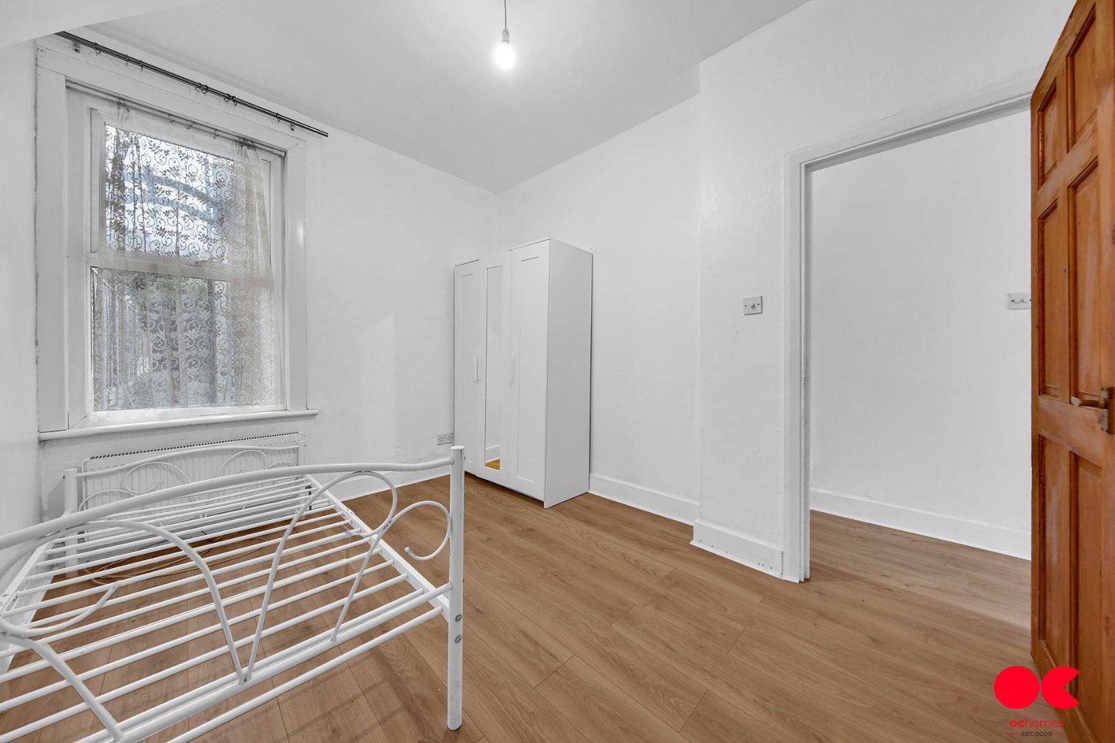 2 bed flat to rent in Goldsmith Road, Leyton  - Property Image 4