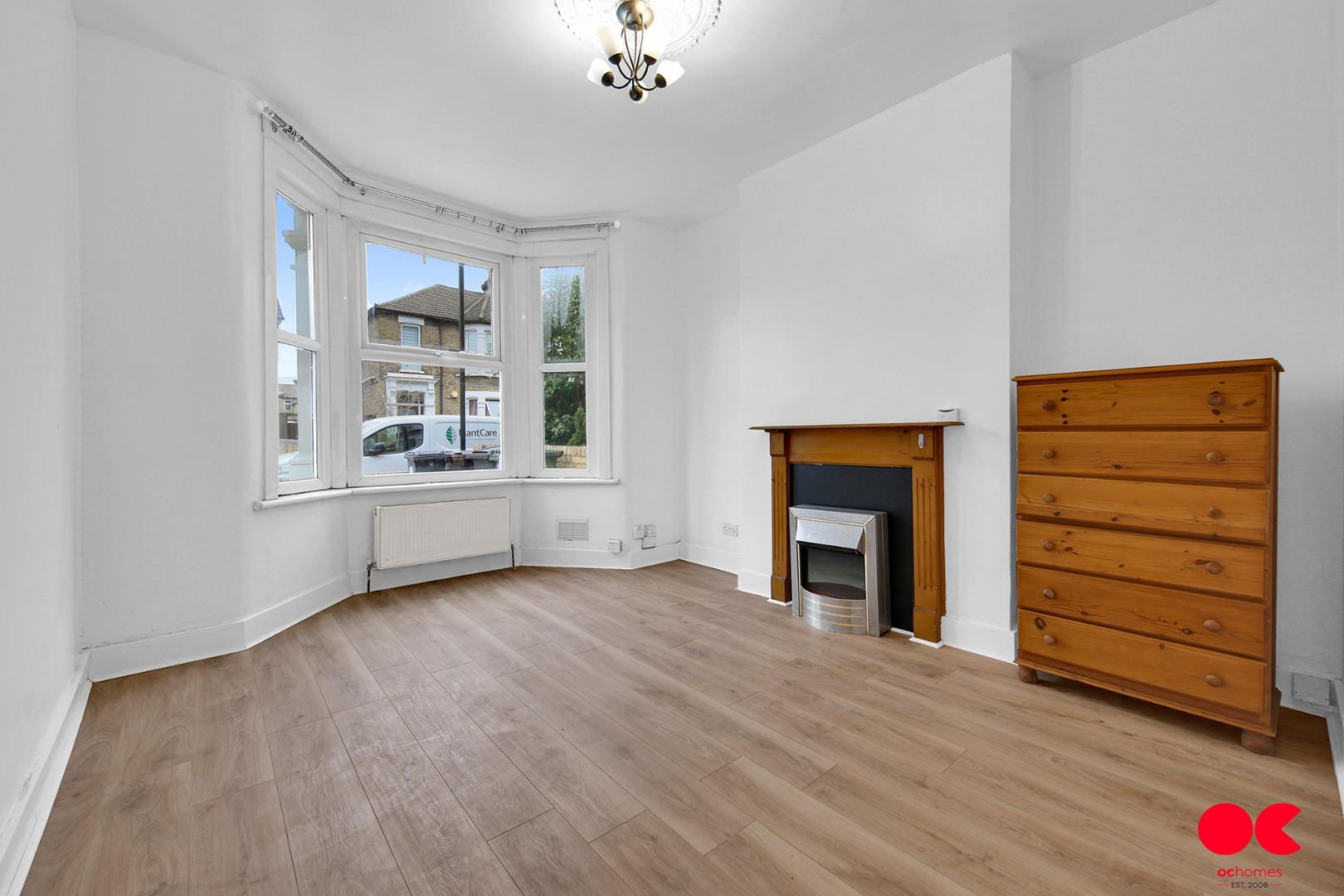 2 bed flat to rent in Goldsmith Road, Leyton - Property Image 1