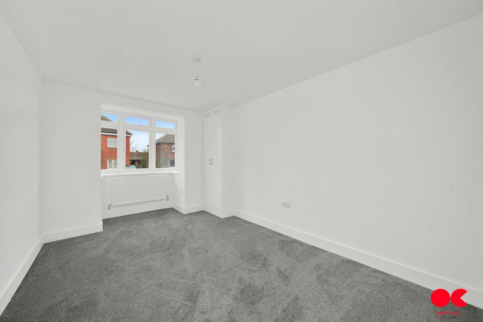 3 bed detached bungalow for sale in Plumpton Avenue, Hornchurch  - Property Image 4