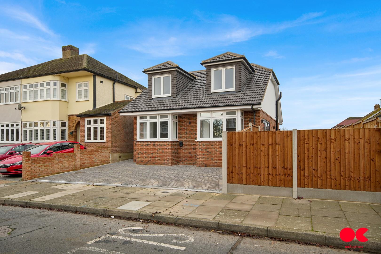 3 bed detached bungalow for sale in Plumpton Avenue, Hornchurch  - Property Image 27