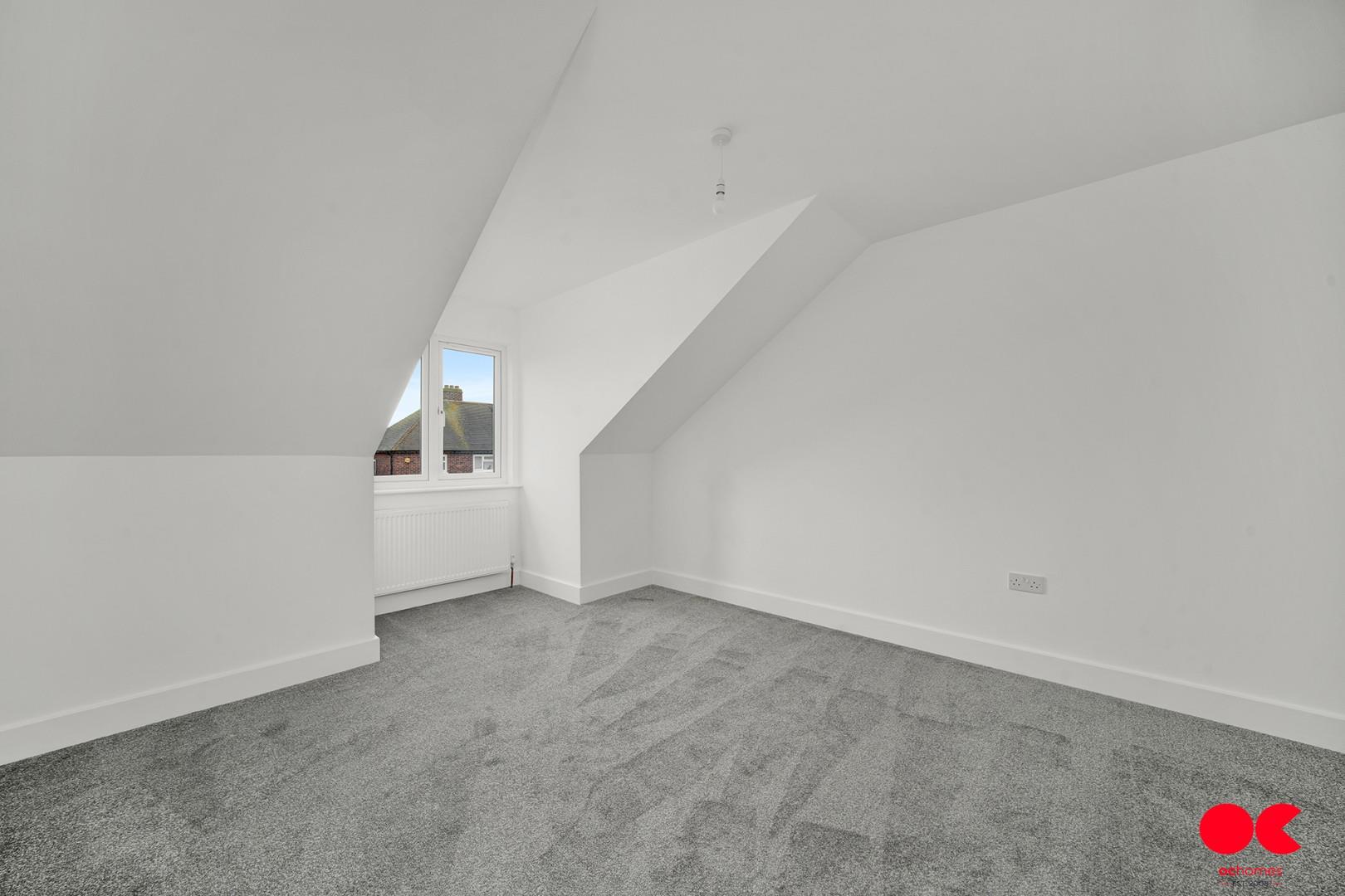 3 bed detached bungalow for sale in Plumpton Avenue, Hornchurch  - Property Image 7