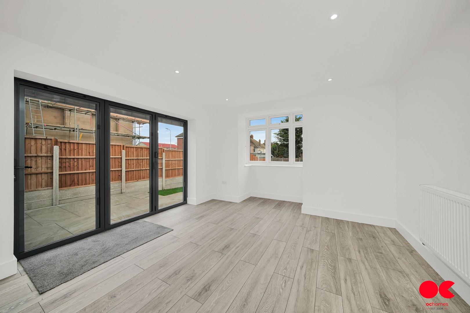 3 bed detached bungalow for sale in Plumpton Avenue, Hornchurch  - Property Image 3