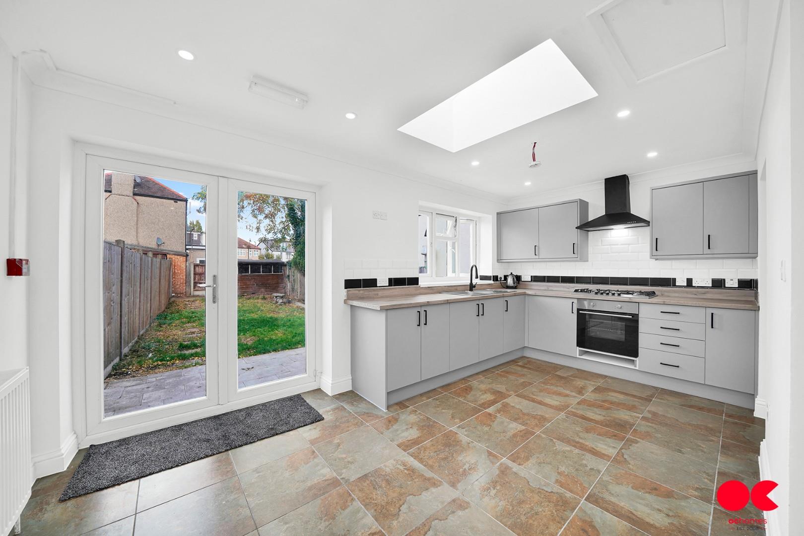 4 bed terraced house to rent in Aintree Crescent, Ilford