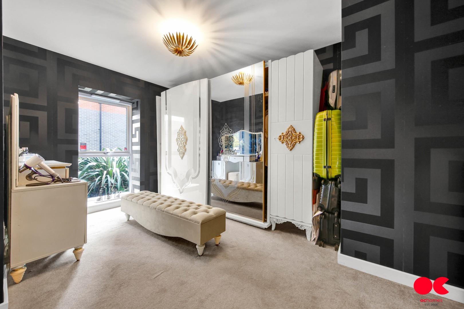 3 bed flat for sale in Jackdaw Close, Harold Wood  - Property Image 5