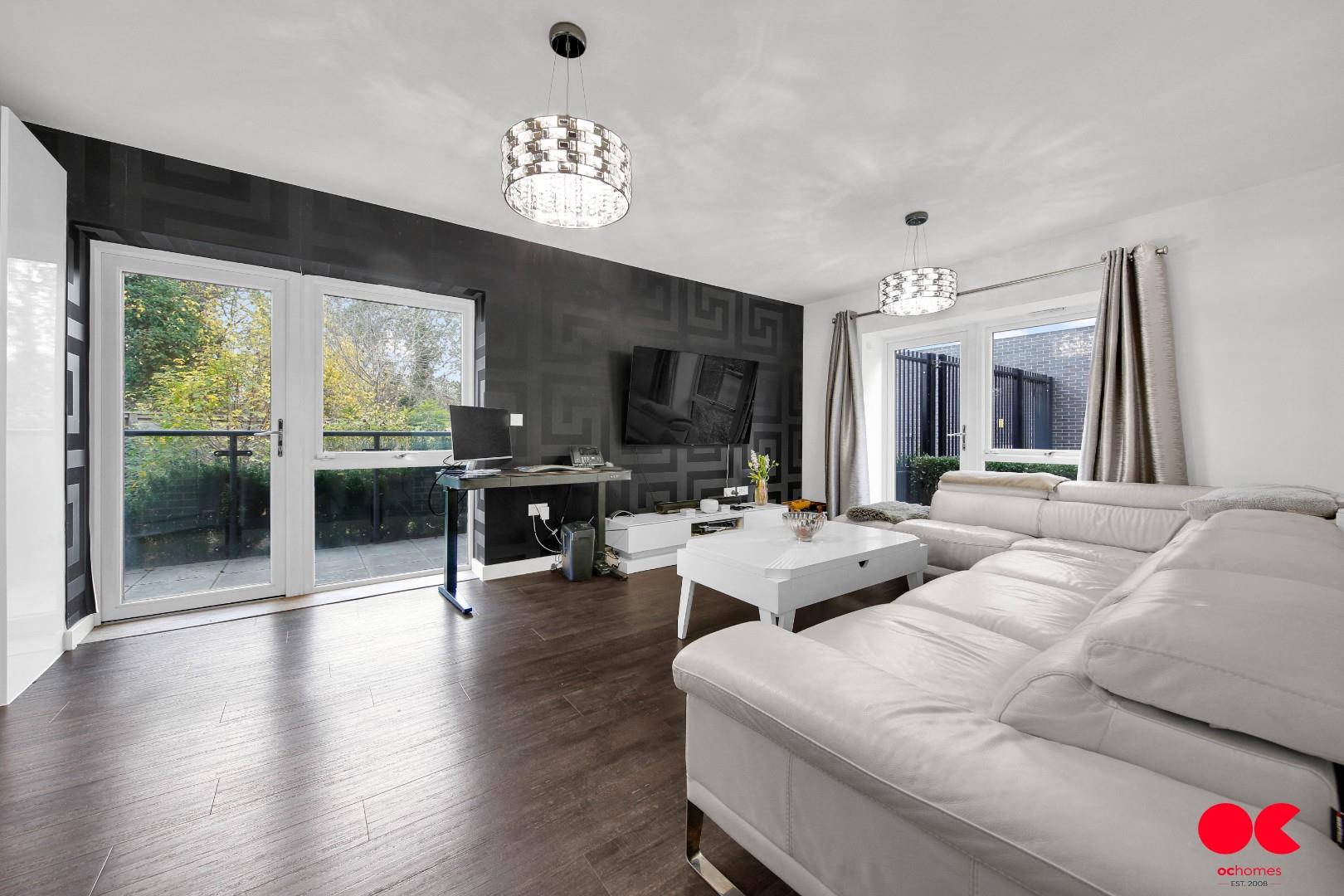 3 bed flat for sale in Jackdaw Close, Harold Wood  - Property Image 1