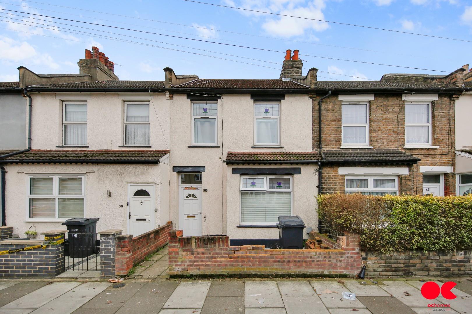 3 bed terraced house for sale in Roman Road, Ilford  - Property Image 1