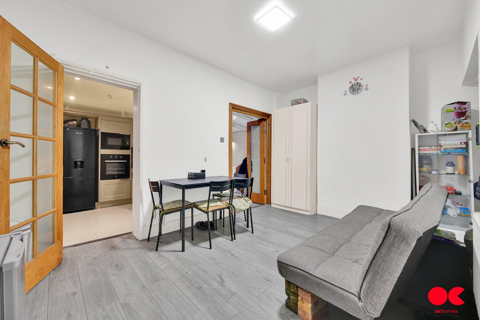 3 bed terraced house for sale in Roman Road, Ilford  - Property Image 3