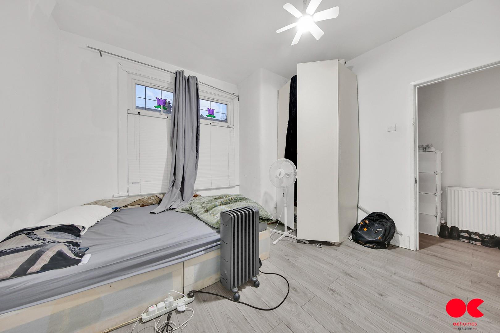 3 bed terraced house for sale in Roman Road, Ilford  - Property Image 19