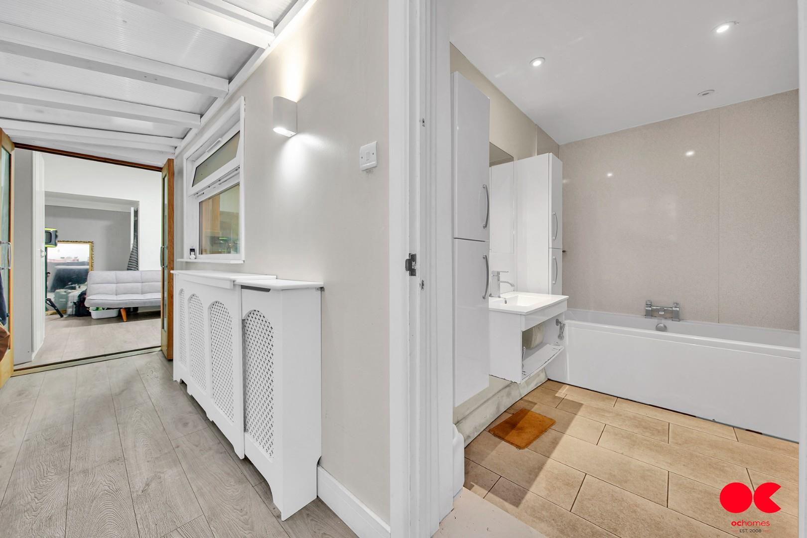 3 bed terraced house for sale in Roman Road, Ilford  - Property Image 22