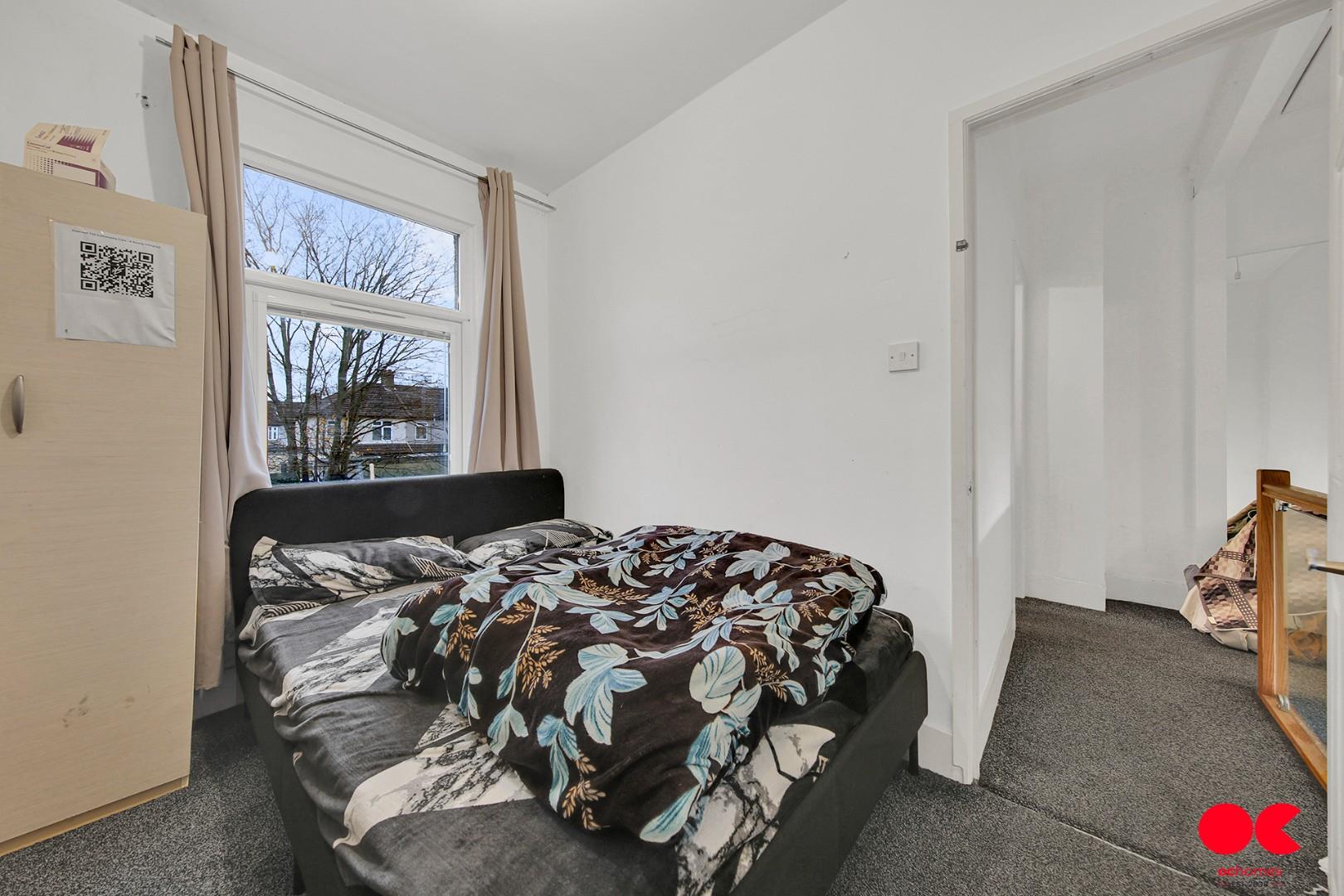 3 bed terraced house for sale in Roman Road, Ilford  - Property Image 16