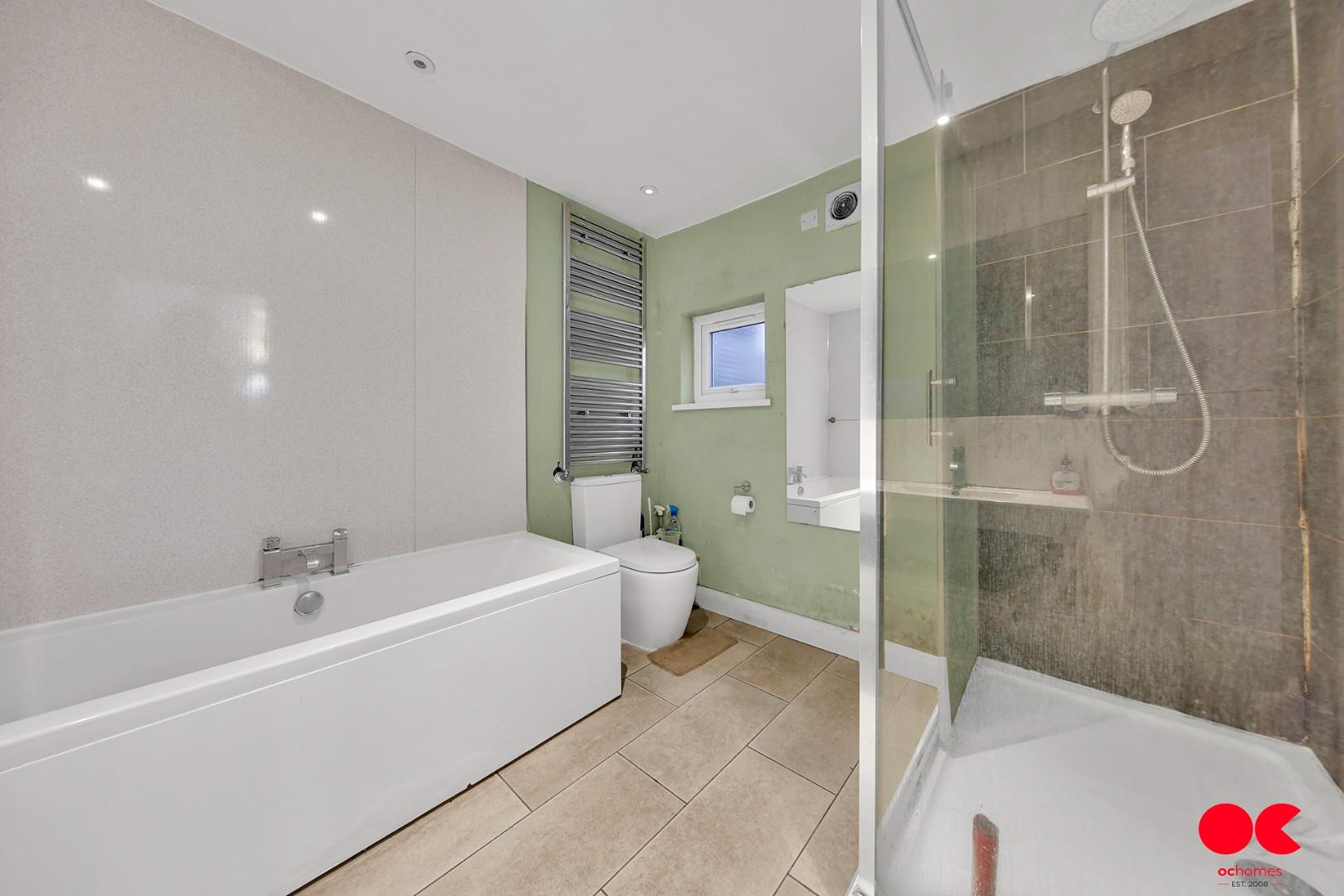 3 bed terraced house for sale in Roman Road, Ilford  - Property Image 4