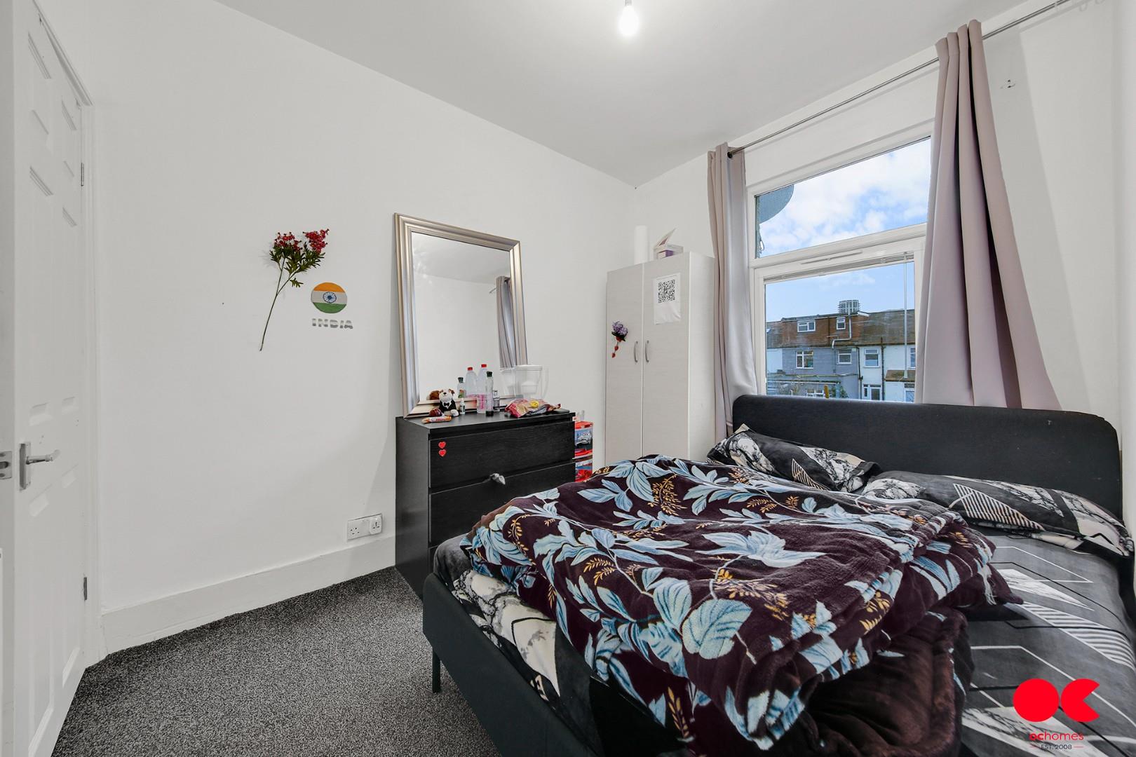 3 bed terraced house for sale in Roman Road, Ilford  - Property Image 6