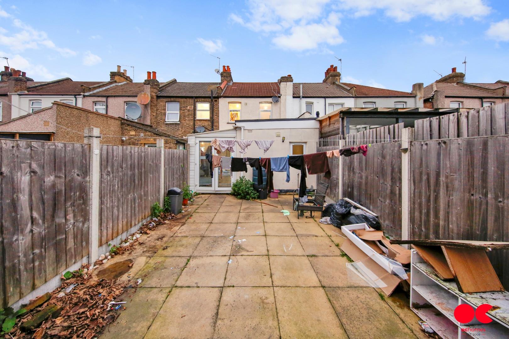 3 bed terraced house for sale in Roman Road, Ilford  - Property Image 8