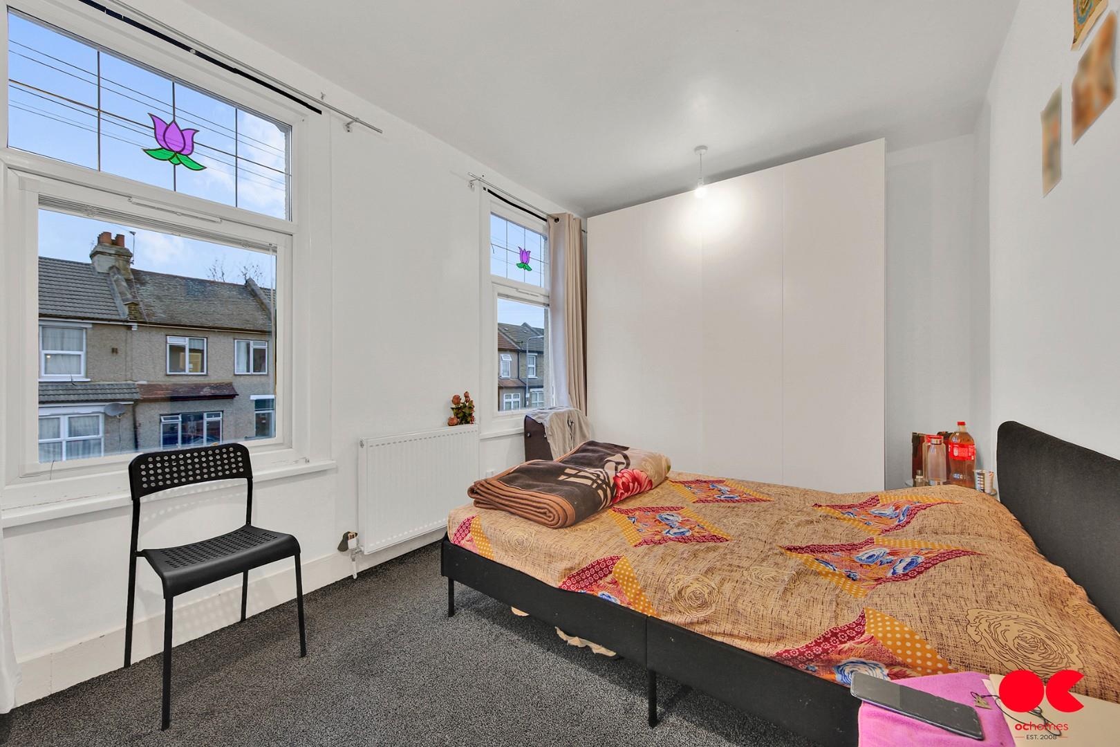 3 bed terraced house for sale in Roman Road, Ilford  - Property Image 5