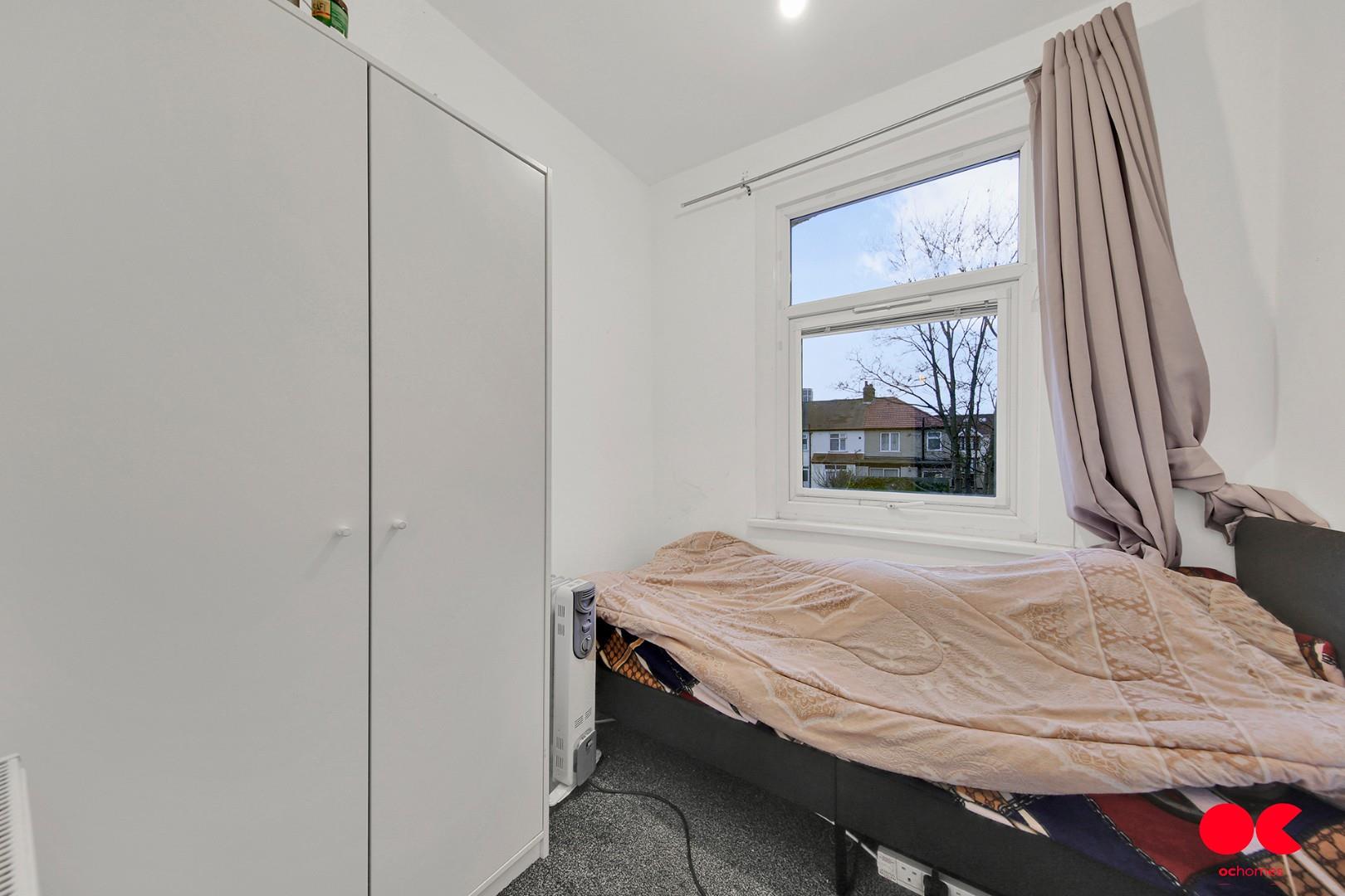 3 bed terraced house for sale in Roman Road, Ilford  - Property Image 20