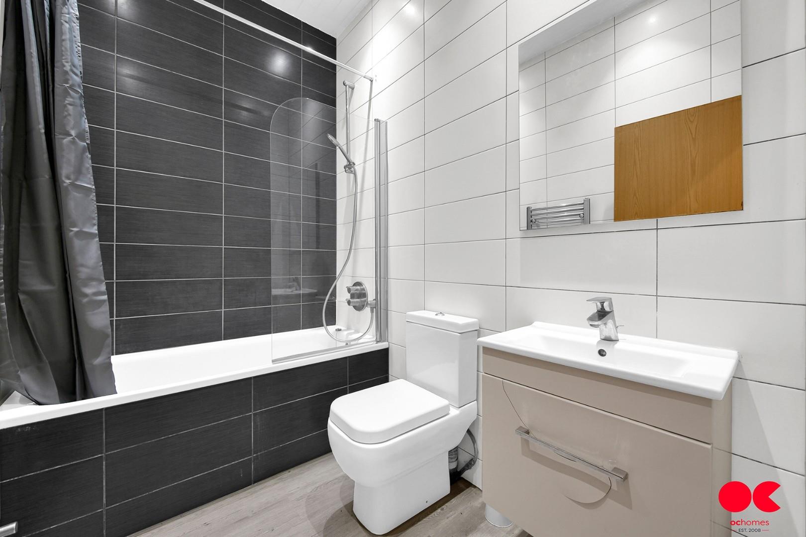 2 bed flat to rent in Cranbrook Road, Ilford  - Property Image 3