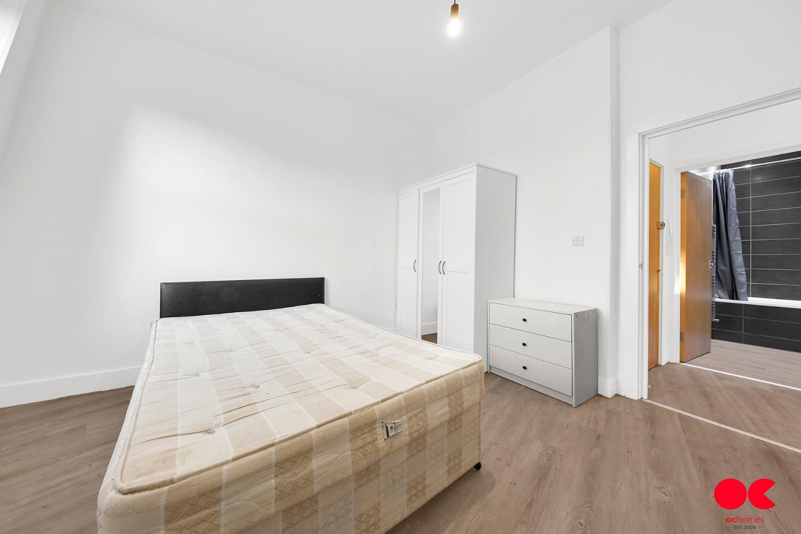 2 bed flat to rent in Cranbrook Road, Ilford  - Property Image 2