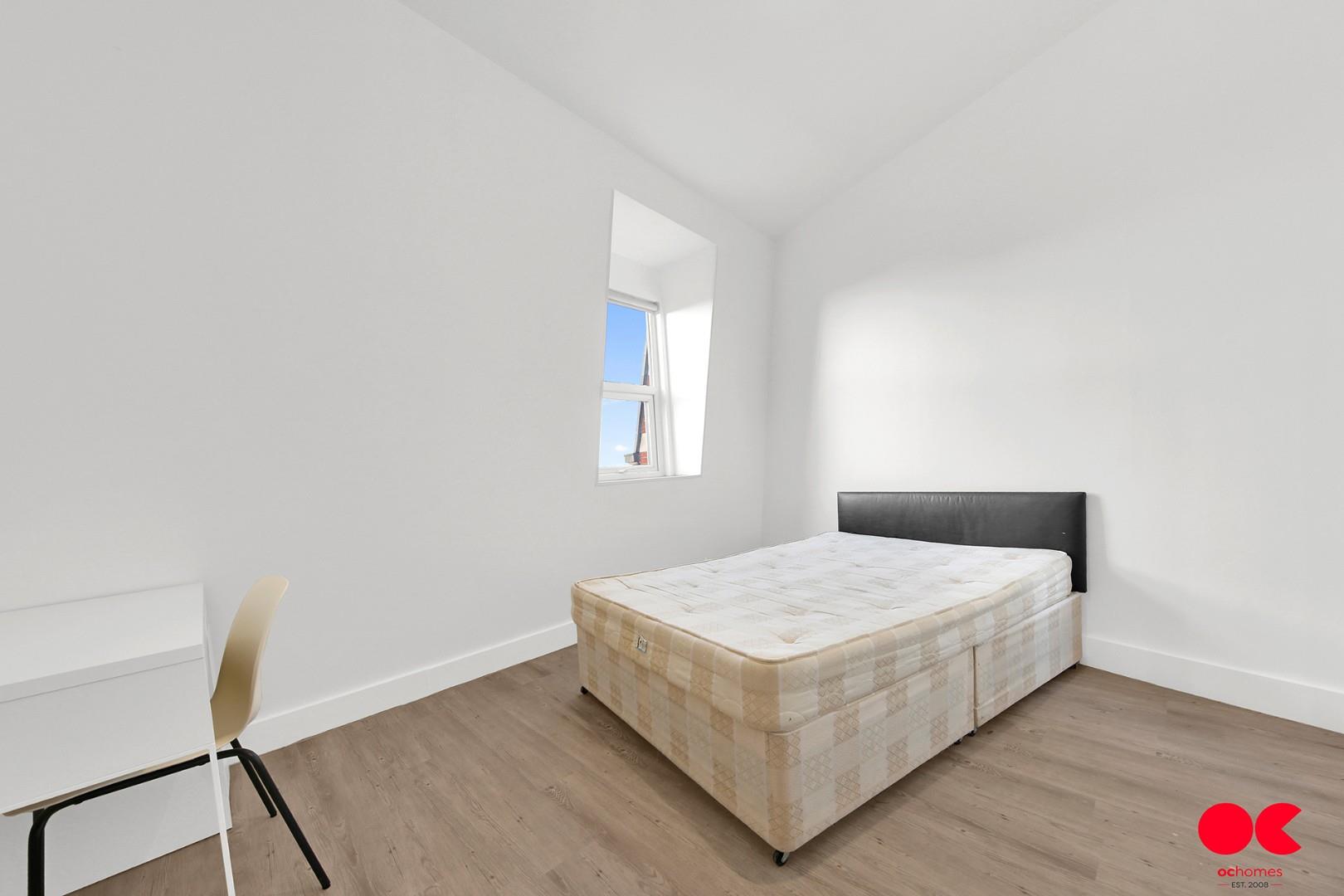 2 bed flat to rent in Cranbrook Road, Ilford - Property Image 1