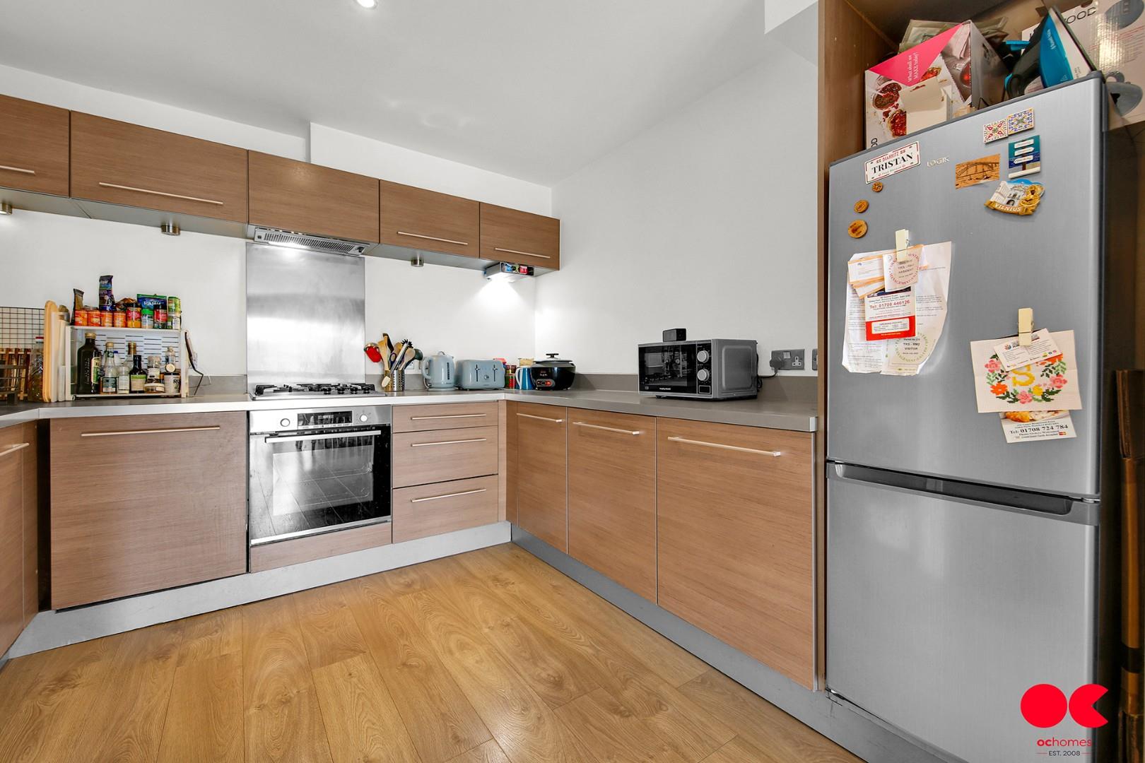 2 bed flat for sale in Kidman Close, Gidea Park  - Property Image 3