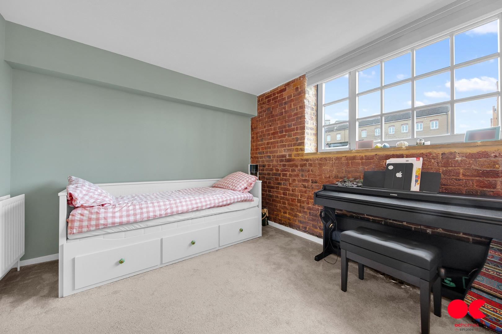 2 bed flat for sale in Kidman Close, Gidea Park  - Property Image 5