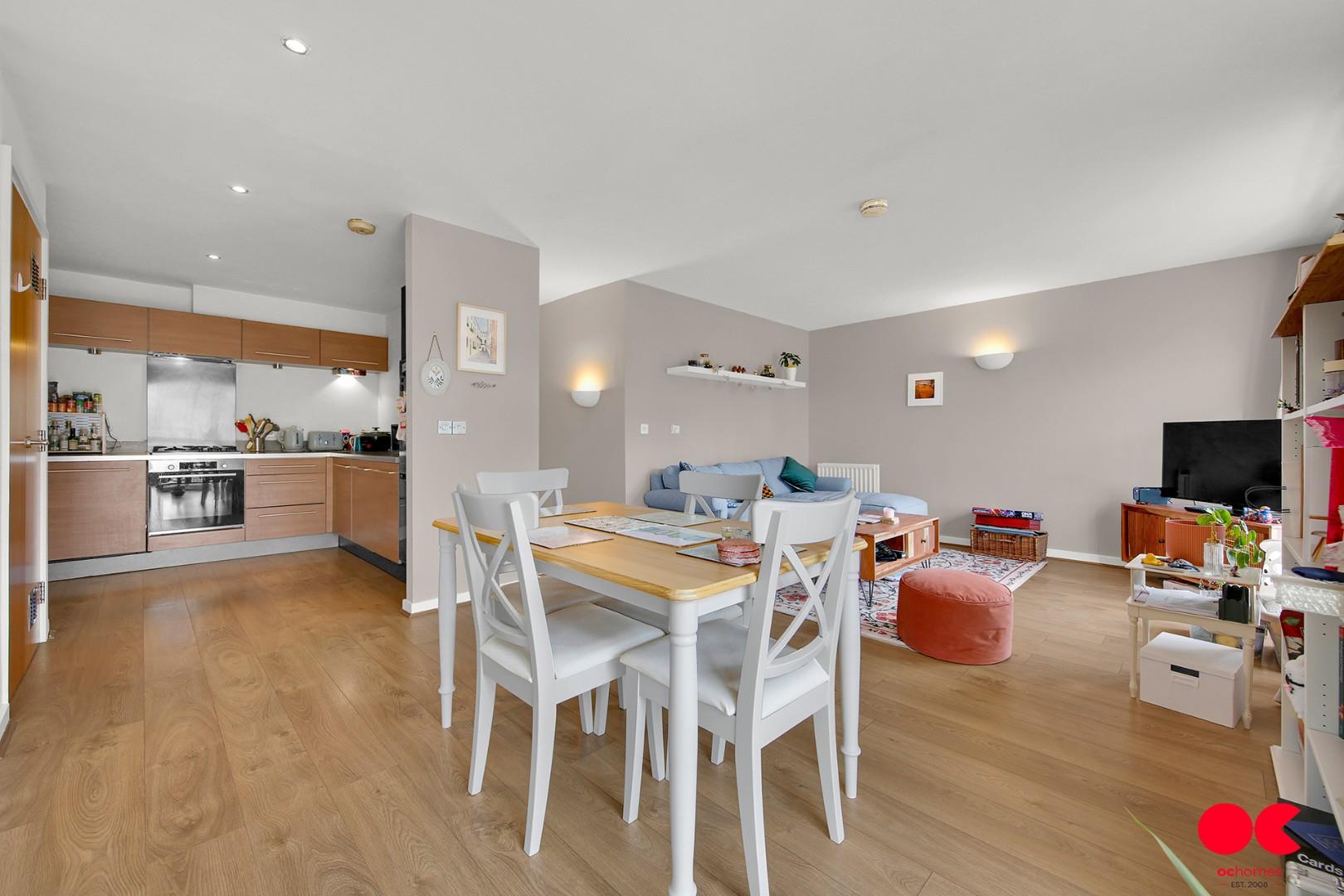 2 bed flat for sale in Kidman Close, Gidea Park  - Property Image 15