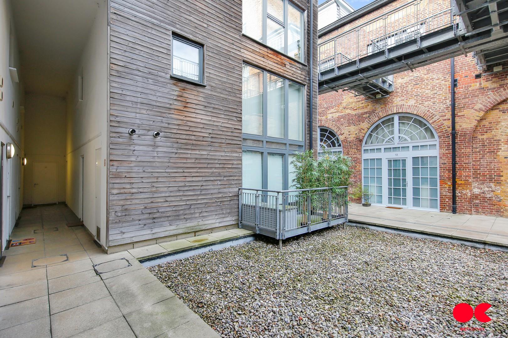 2 bed flat for sale in Kidman Close, Gidea Park  - Property Image 24