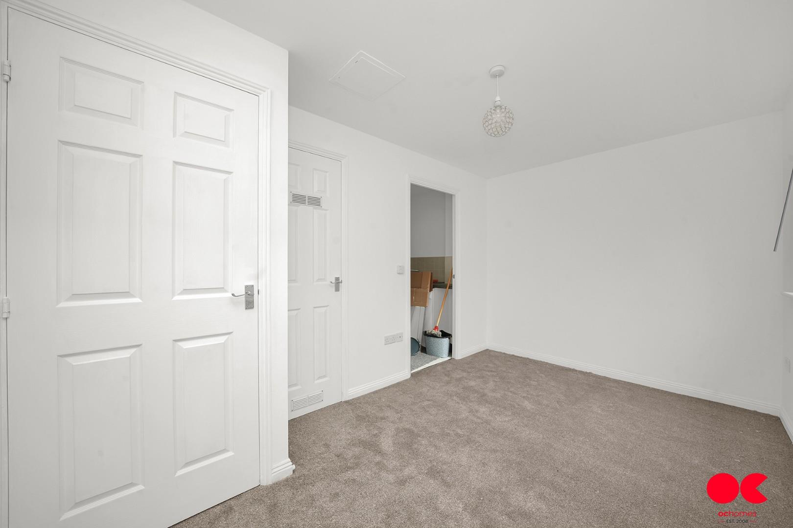 1 bed flat to rent in Kidman Close, Gidea Park  - Property Image 6