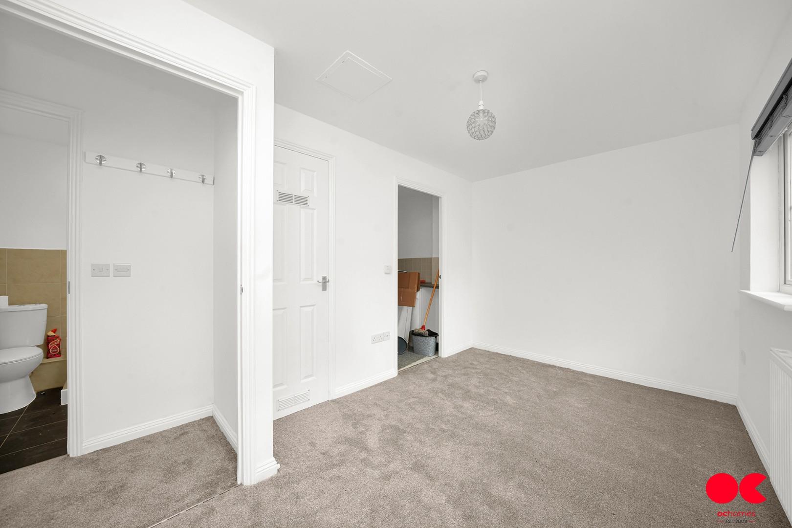 1 bed flat to rent in Kidman Close, Gidea Park  - Property Image 12