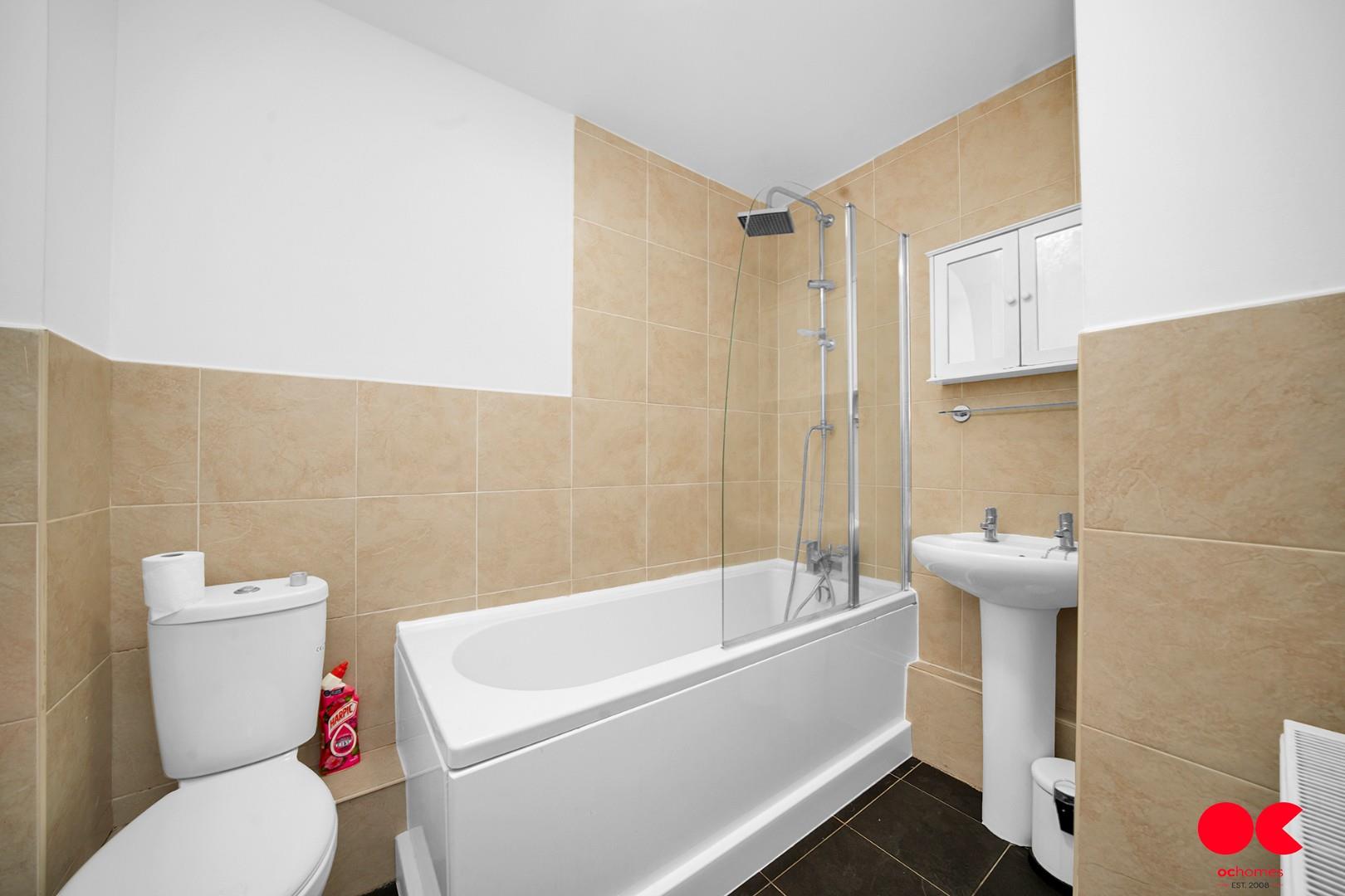 1 bed flat to rent in Kidman Close, Gidea Park  - Property Image 4
