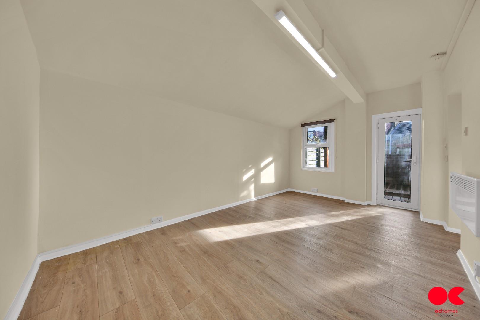 Studio flat to rent in Lea Bridge Road, Leyton  - Property Image 6