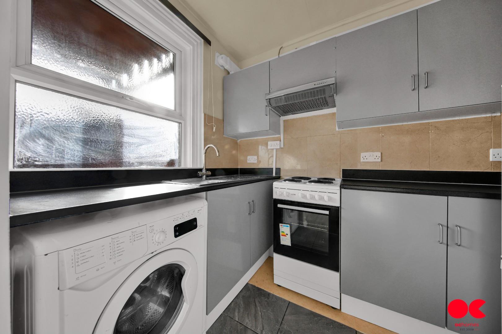 Studio flat to rent in Lea Bridge Road, Leyton  - Property Image 2