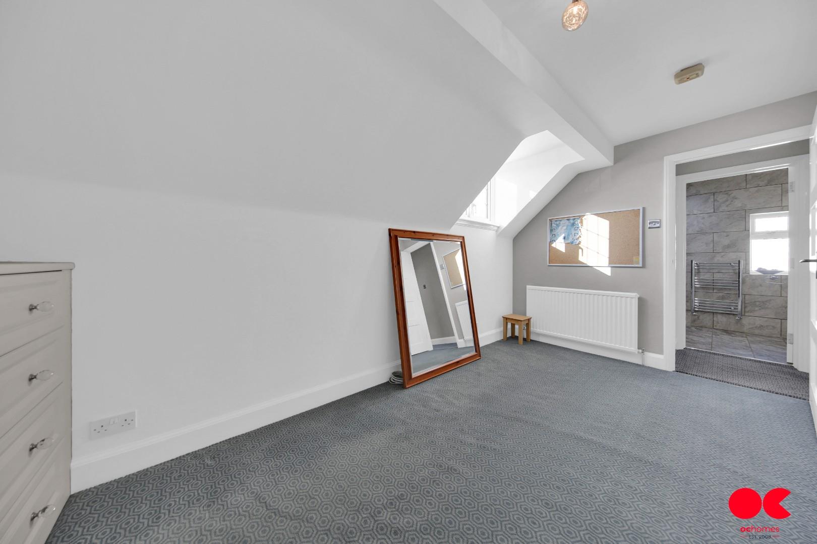 4 bed semi-detached bungalow for sale in Trenance Gardens, Seven Kings, Ilford  - Property Image 17