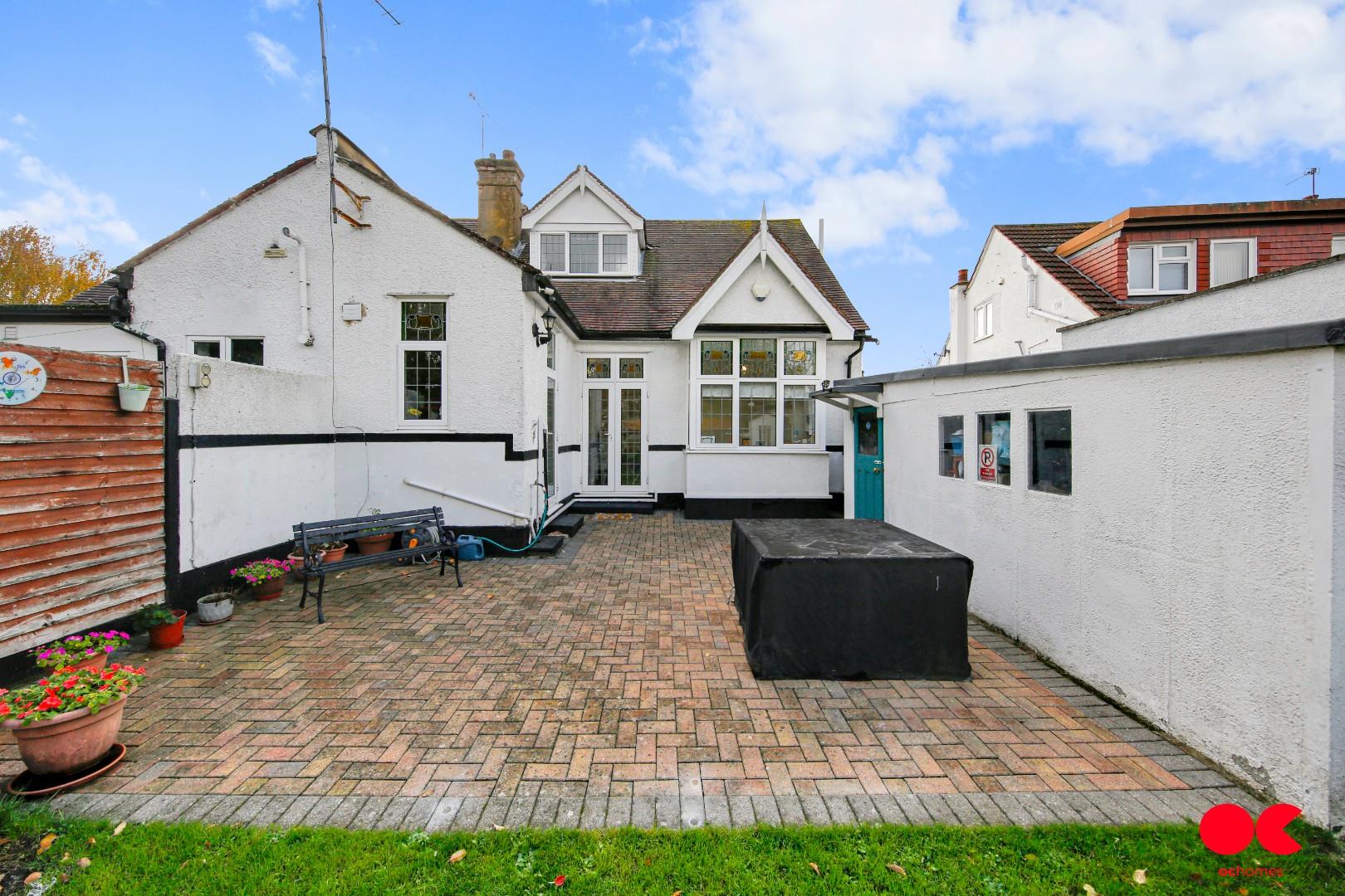 4 bed semi-detached bungalow for sale in Trenance Gardens, Seven Kings, Ilford  - Property Image 29