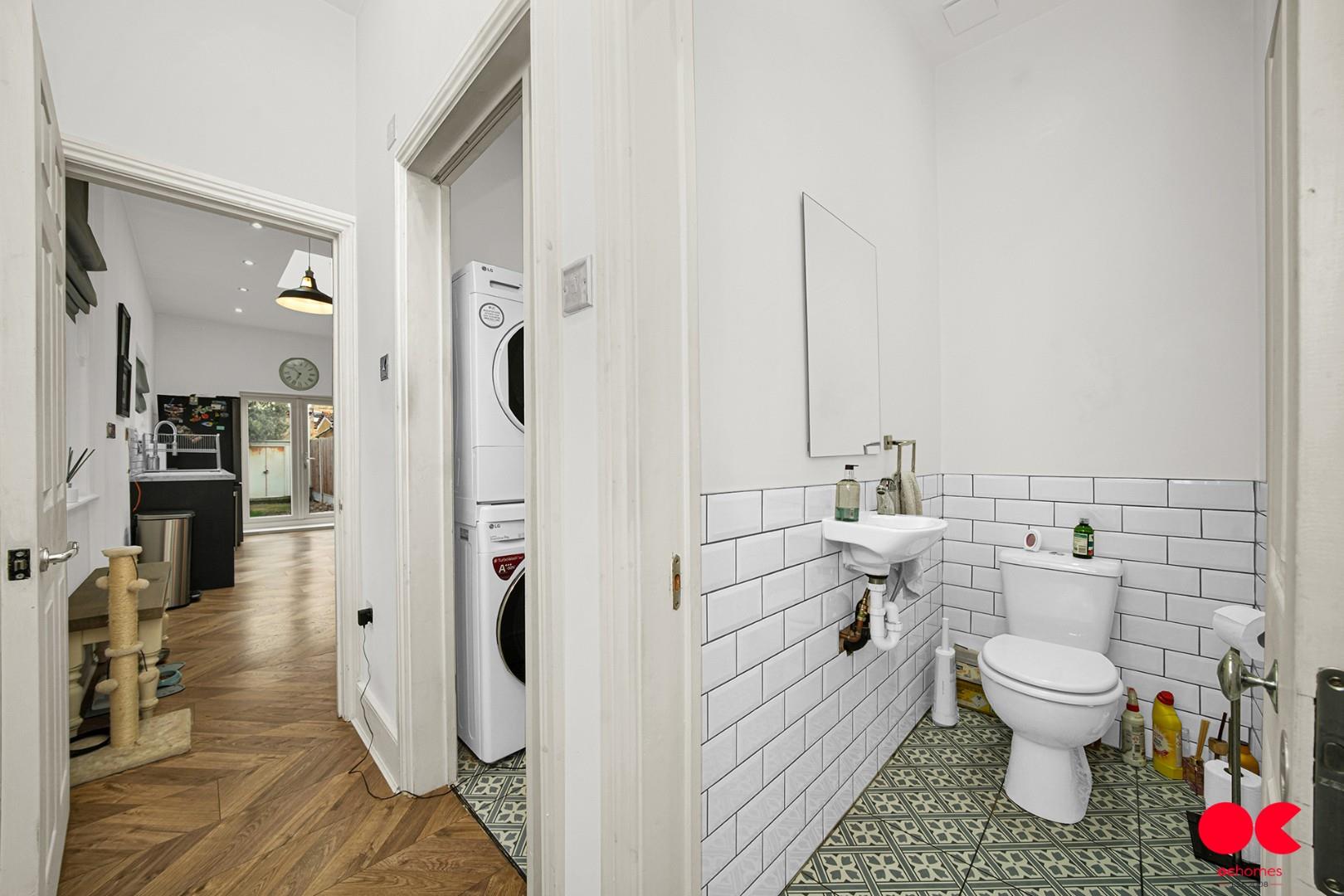 3 bed terraced house for sale in Charlbury Gardens, Goodmayes  - Property Image 6