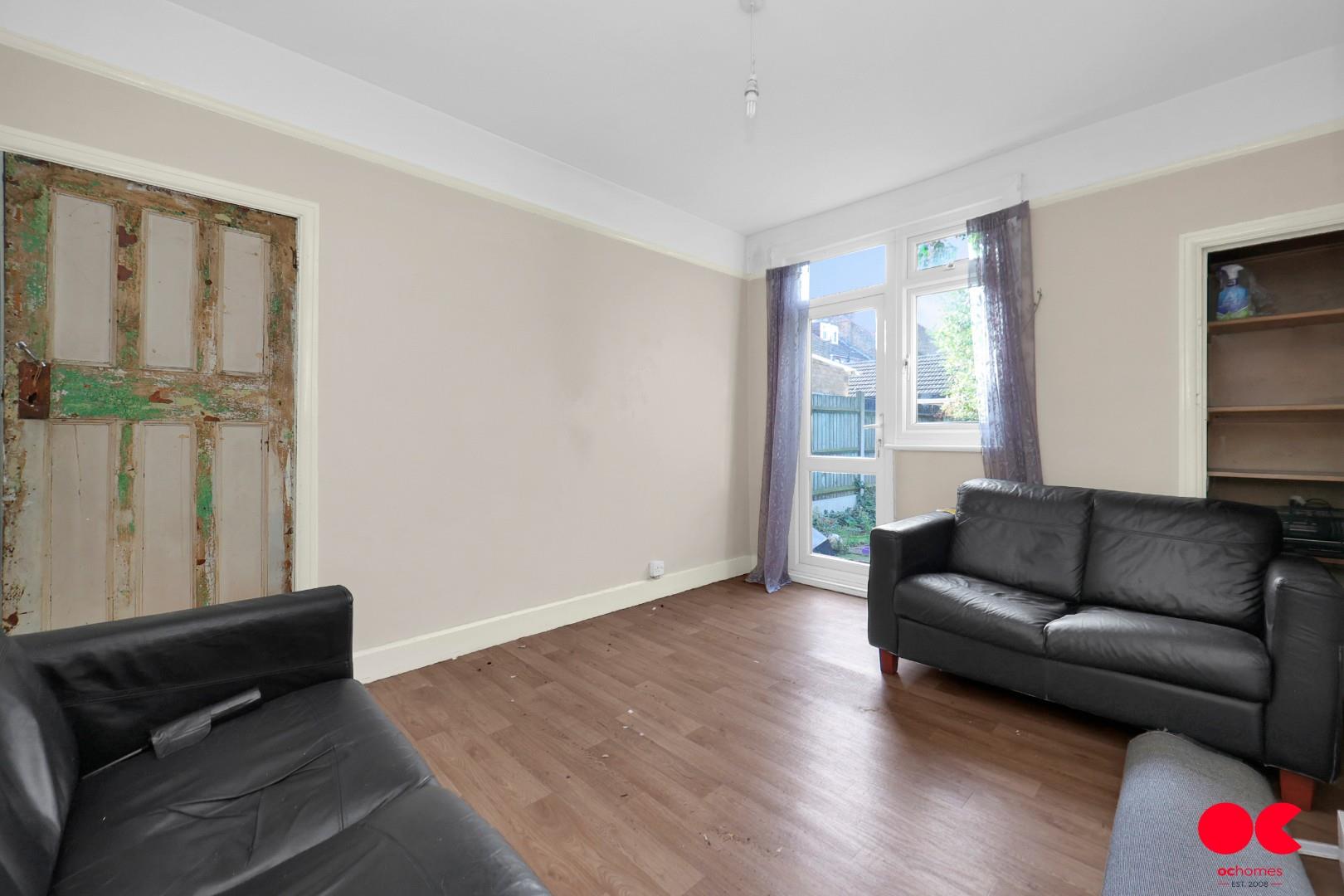 3 bed end of terrace house for sale in Wall End Road, East Ham  - Property Image 13