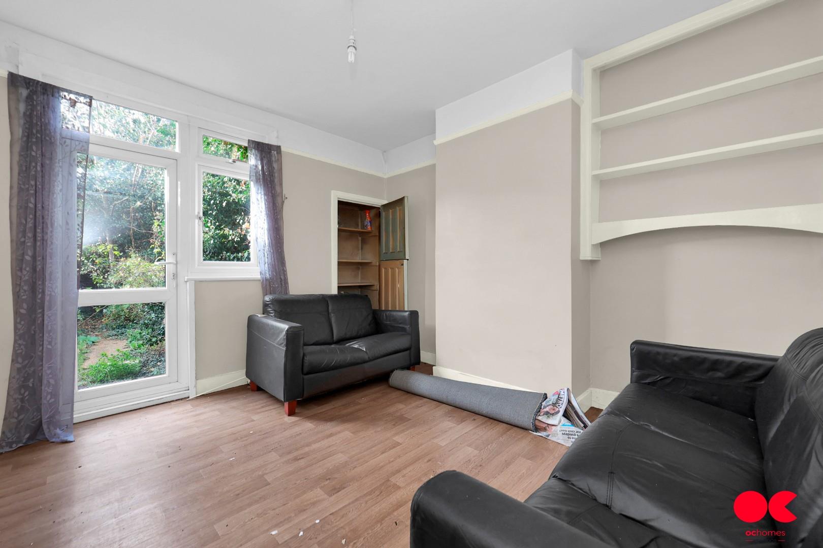 3 bed end of terrace house for sale in Wall End Road, East Ham  - Property Image 5