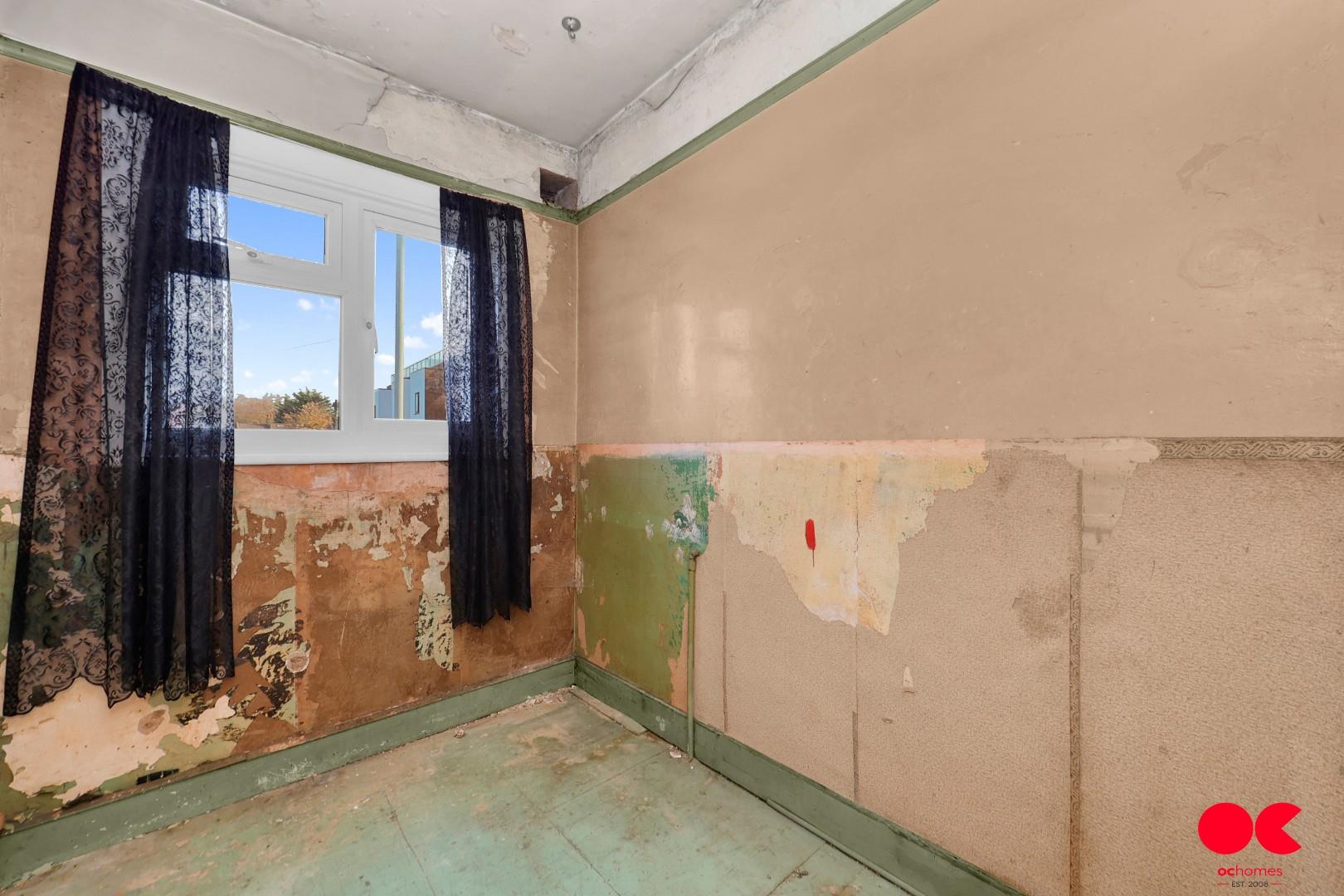 3 bed end of terrace house for sale in Wall End Road, East Ham  - Property Image 9