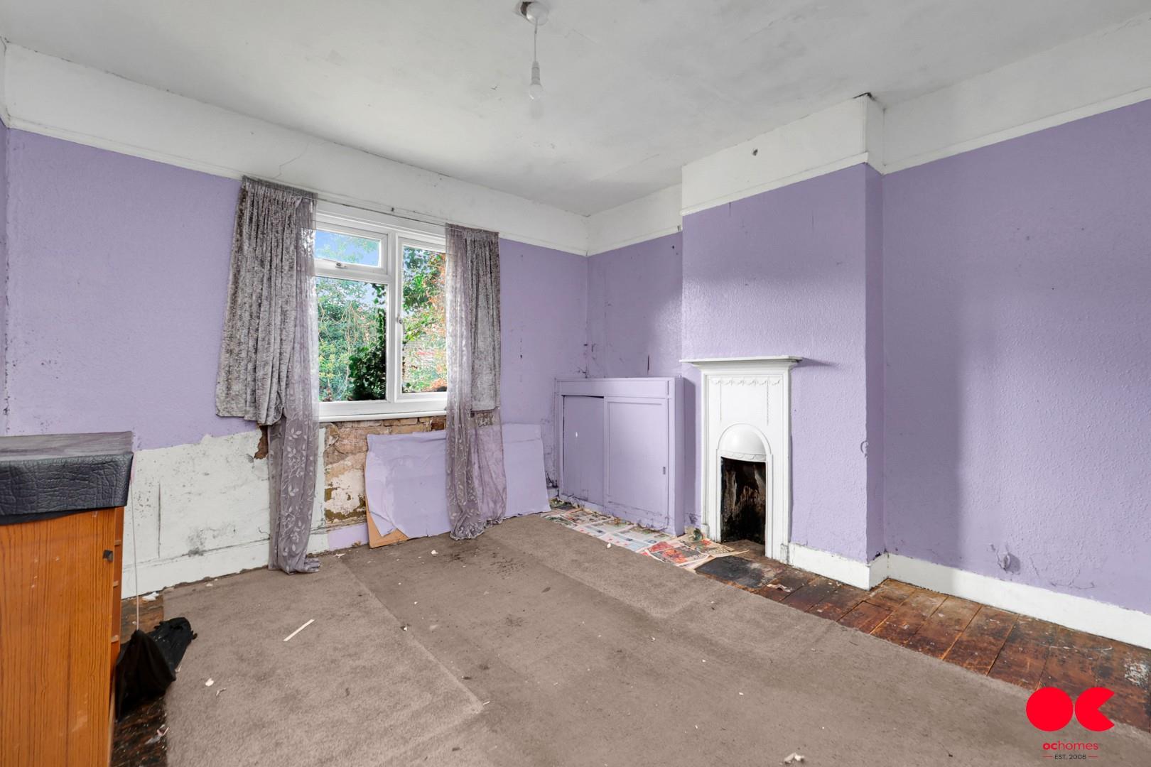 3 bed end of terrace house for sale in Wall End Road, East Ham  - Property Image 8