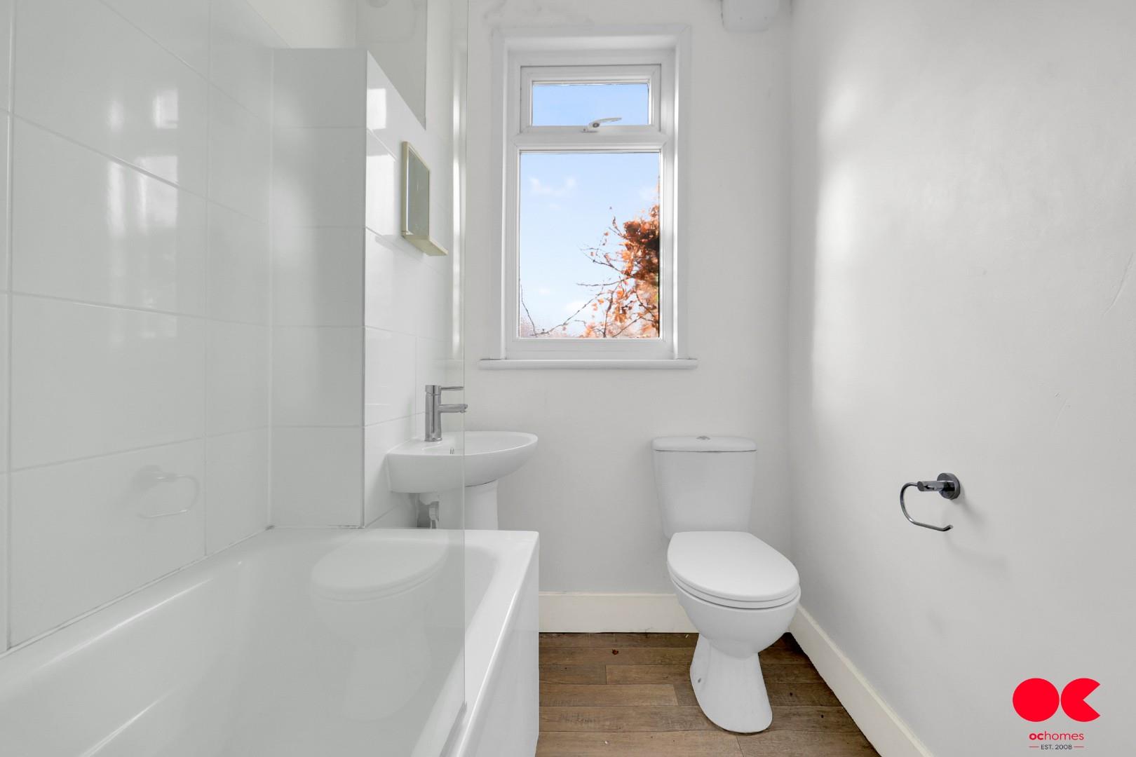 3 bed end of terrace house for sale in Wall End Road, East Ham  - Property Image 3