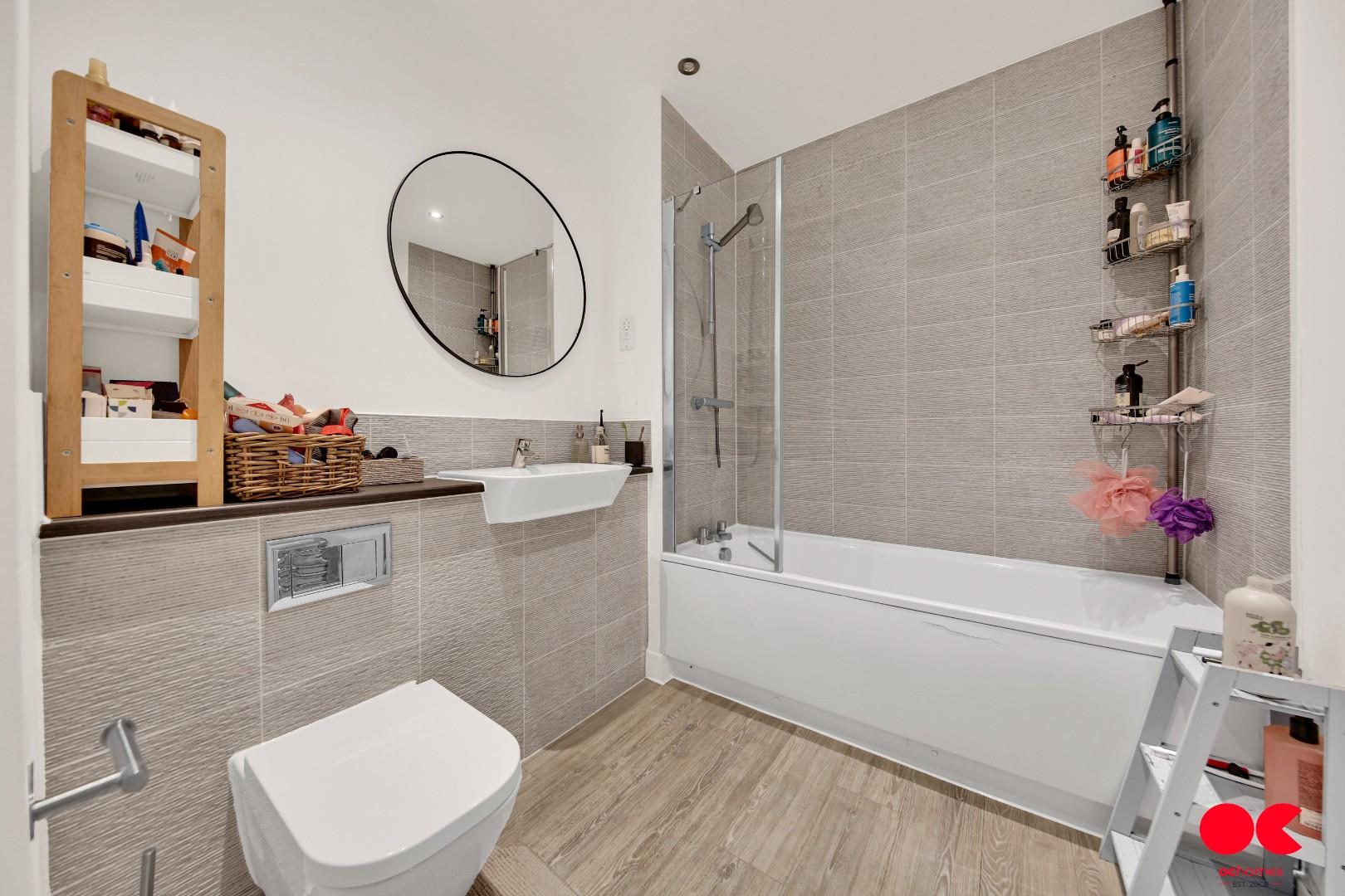 2 bed flat for sale in Hoffmans Road, Walthamstow  - Property Image 3