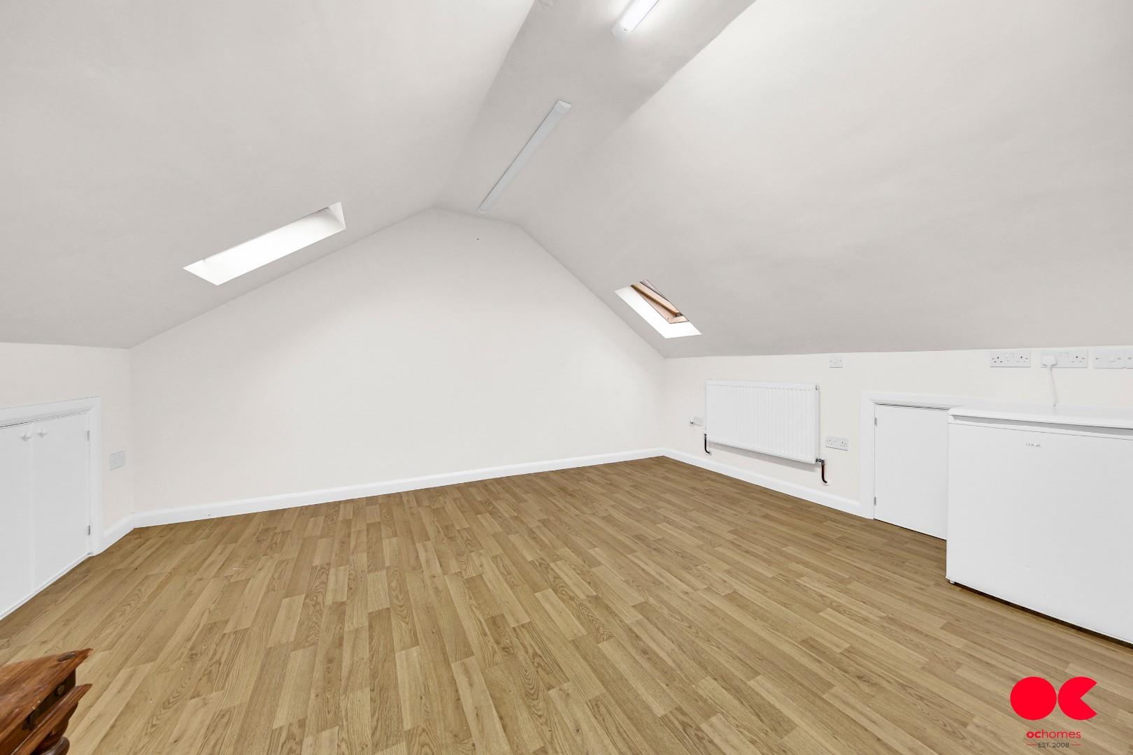 Flat to rent in Lea Bridge Road, Leyton  - Property Image 9