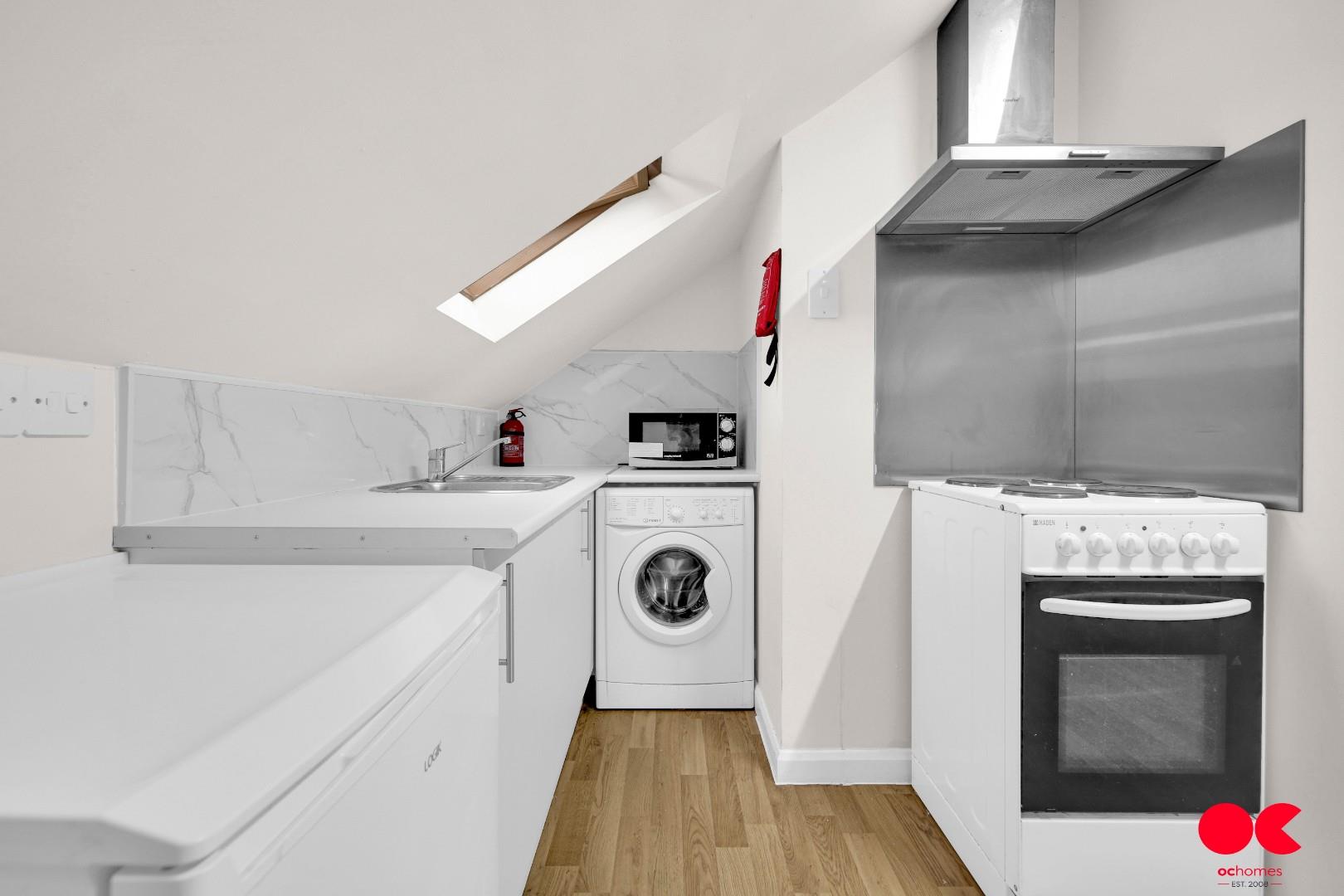 Flat to rent in Lea Bridge Road, Leyton  - Property Image 2