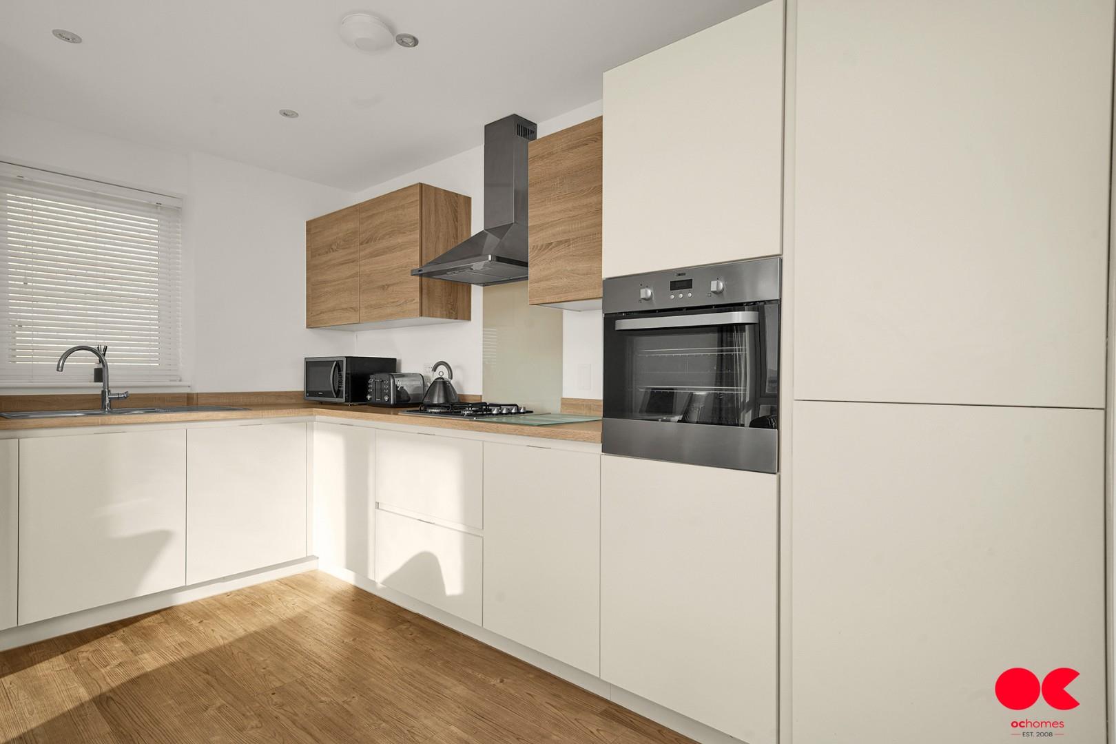 2 bed flat to rent in Handley Page Road, Barking  - Property Image 3