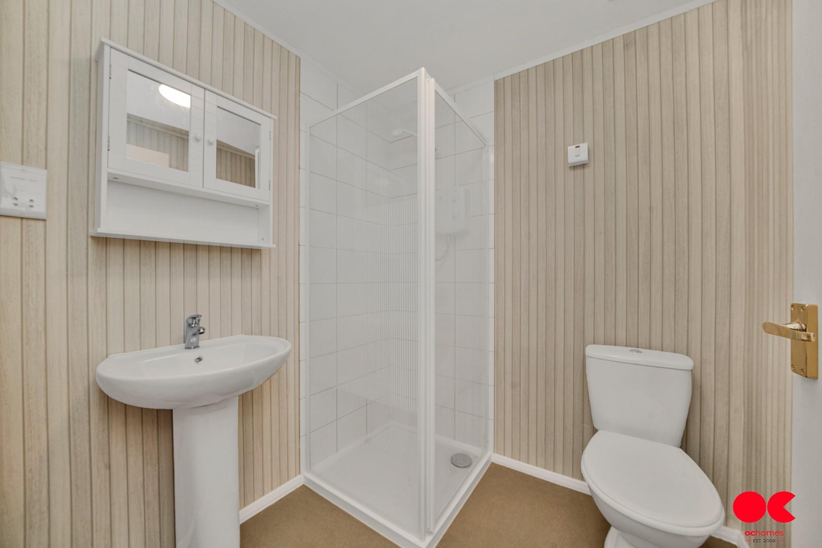 5 bed detached house for sale in Crow Lane, Romford  - Property Image 8