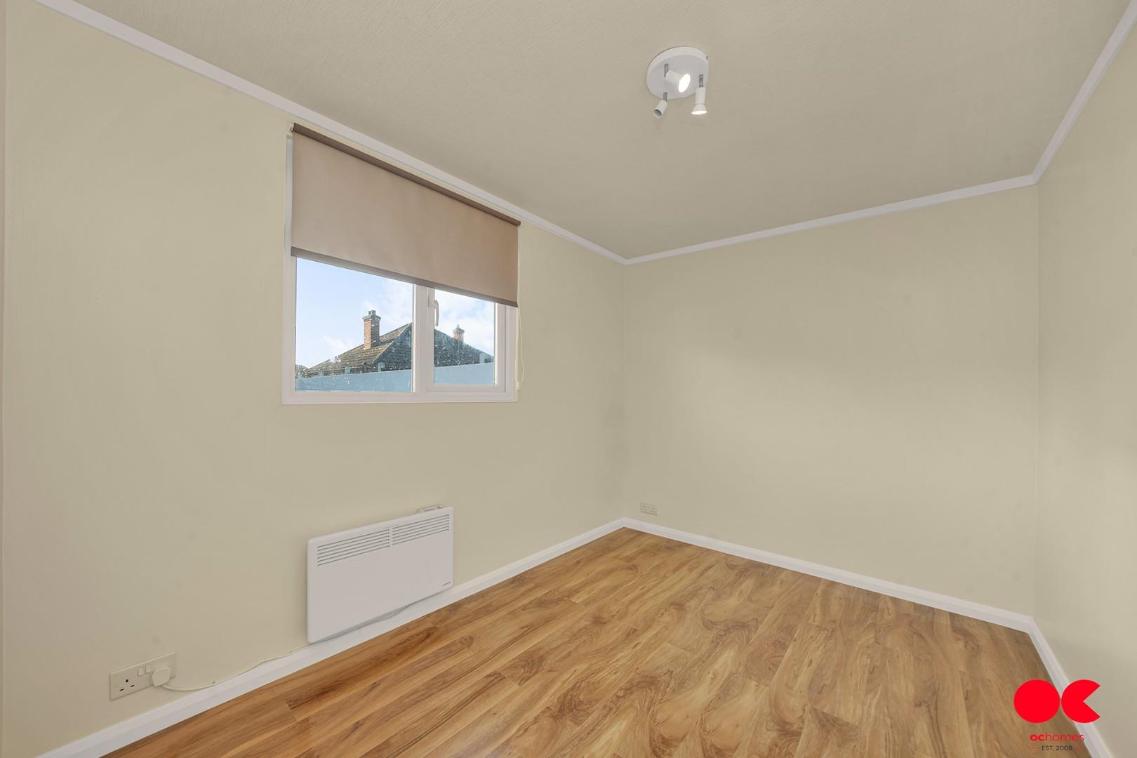 5 bed detached house for sale in Crow Lane, Romford  - Property Image 9